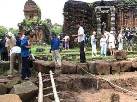 Picture 1 of Discovering the mystery in the ground of ancient My Son tower