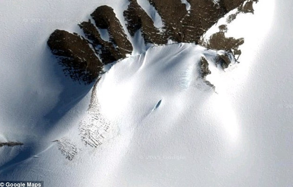 Picture 1 of Discovering UFO bodies falling buried in the snow in Antarctica?