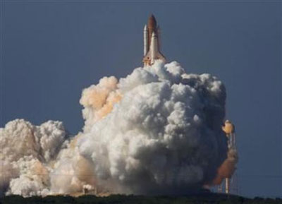 Picture 1 of Discovery ship flew into space