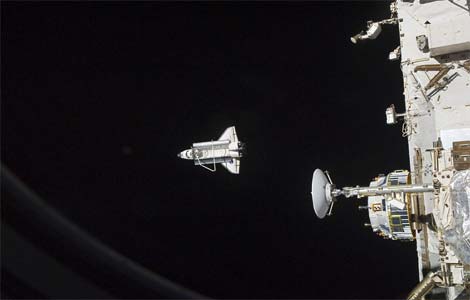 Picture 4 of Discovery ship returned to Motherland safely