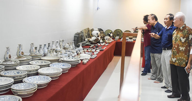 Picture 1 of Display of antiquities in 9 shipwrecks
