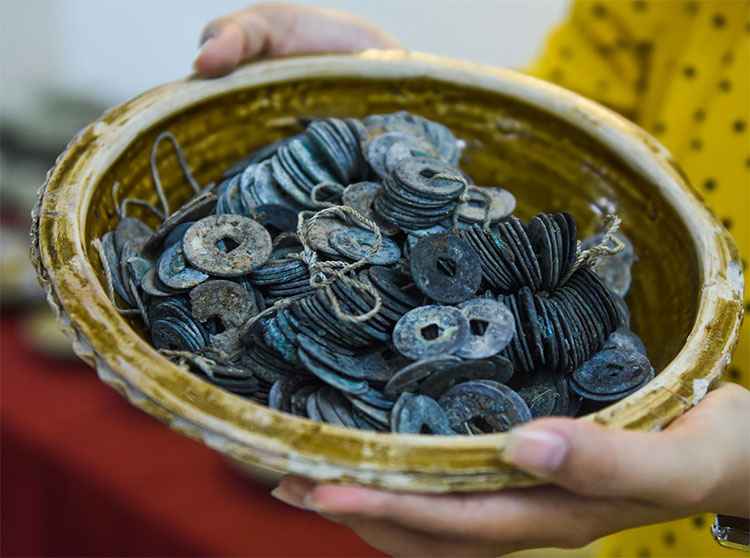Picture 13 of Display of antiquities in 9 shipwrecks