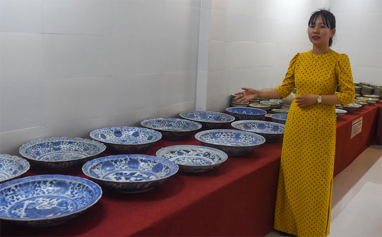 Picture 2 of Display of antiquities in 9 shipwrecks