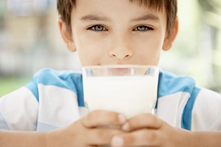 Picture 2 of Do children necessarily have to drink milk?