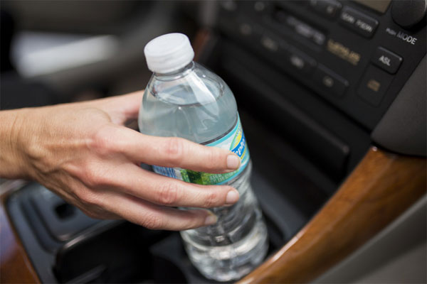Picture 1 of Do not drink bottled water for long periods in the hot sun