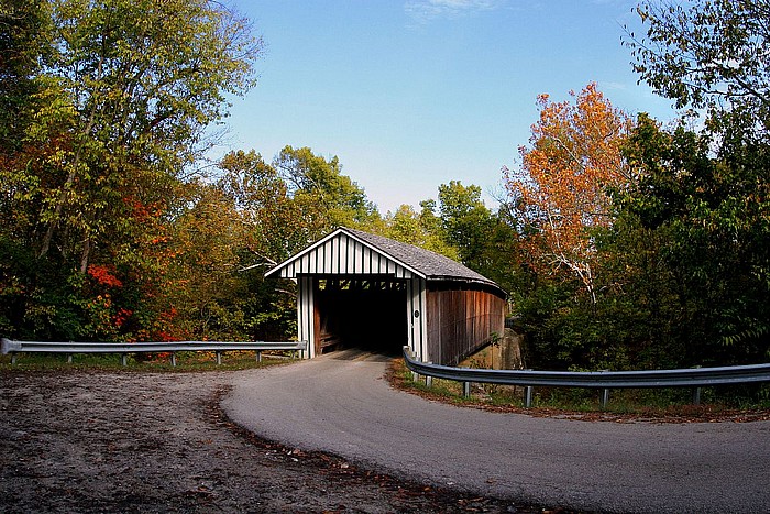 Picture 10 of Do you dare to cross these 10 supposedly haunted bridges?