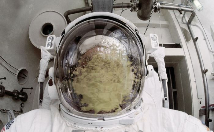 Do you want to travel the universe?  According to NASA astronaut, don't be foolish! images 3