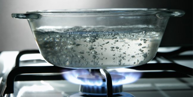 how does salt make water boil faster