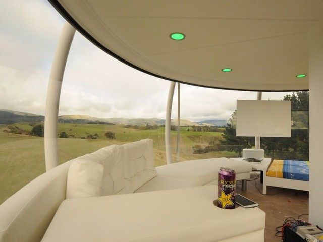 Picture 10 of Doraemon's elevated house has appeared in real life in New Zealand