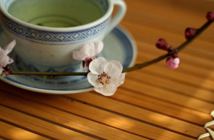 Picture 1 of Drinking green tea to stay happy