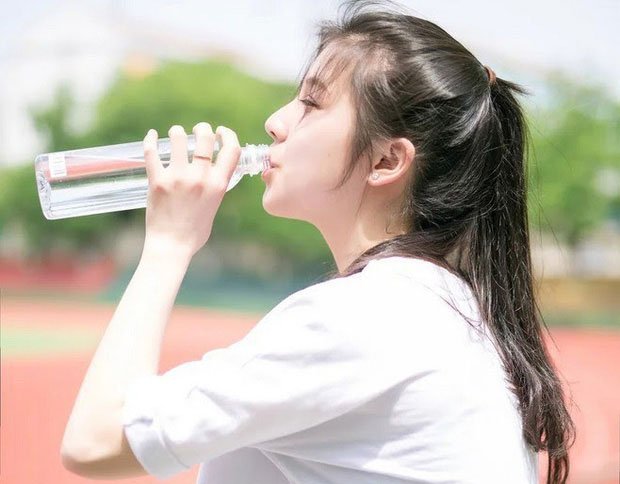 Picture 2 of Drinking too much water is also not good.  What group of people should not drink lots of water?