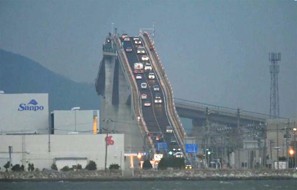 Picture 5 of Drive courageously to cross the steepest bridge in this world