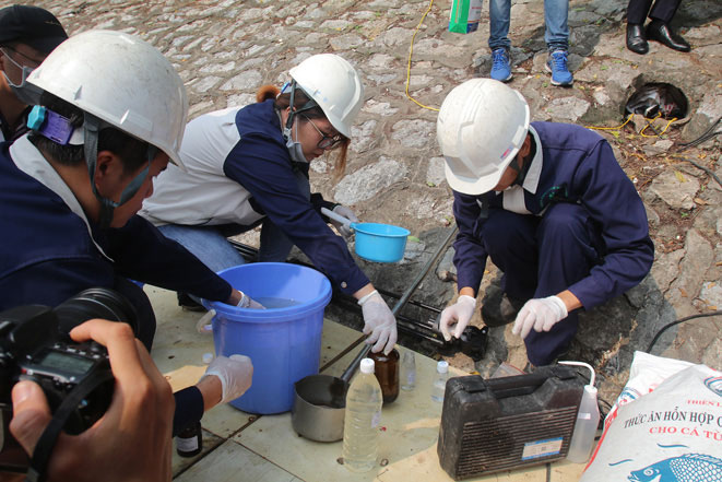 Picture 3 of Drop Japanese Koi fish into To Lich River and West Lake to demonstrate water quality