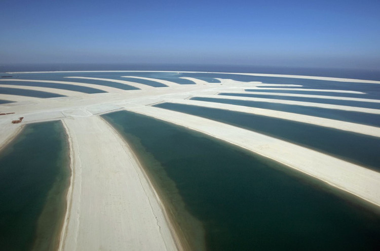 Picture 12 of Dubai's huge island encroachment
