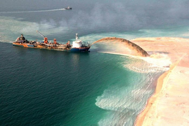 Picture 9 of Dubai's huge island encroachment