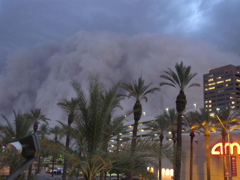 Picture 2 of Dust storms like 'doomsday' in America