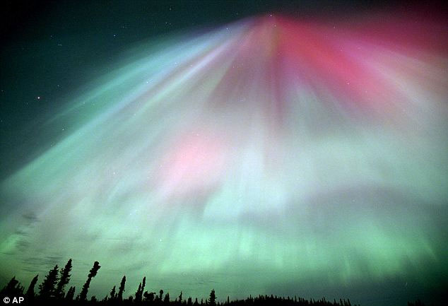 Picture 2 of Earth welcomes the new year in the solar storm