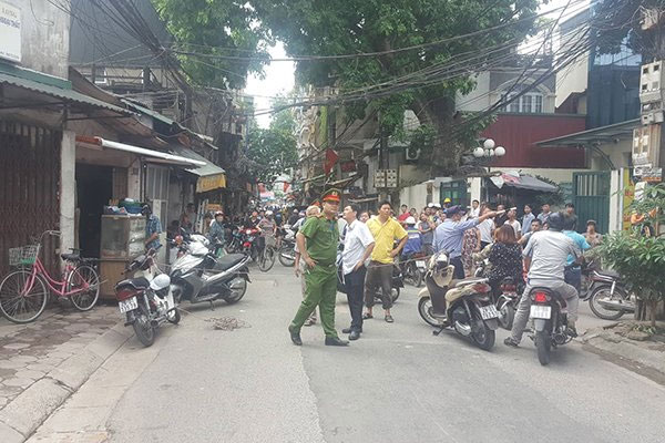 Picture 1 of Earthquake in Hanoi, high-rise apartment shaking