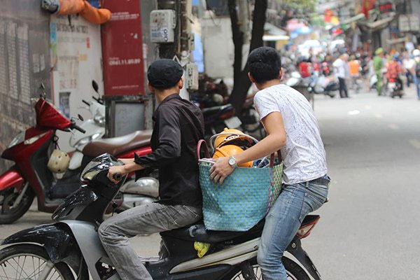 Picture 5 of Earthquake in Hanoi, high-rise apartment shaking
