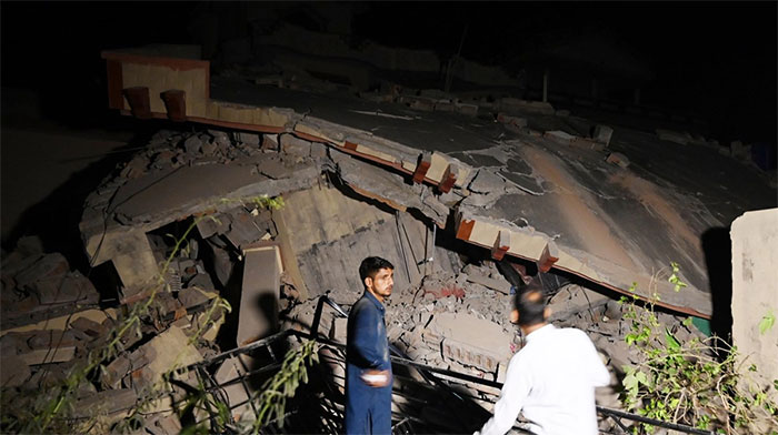 Picture 2 of Earthquake in Pakistan: Casualties have exceeded 300 people