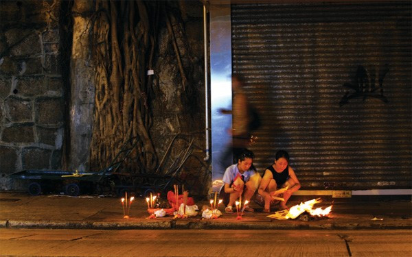 Picture 1 of Eastern Asian customs in the month of the soul