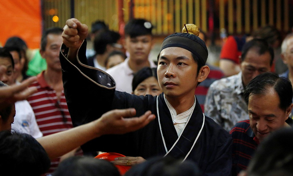 Picture 11 of Eastern Asian customs in the month of the soul