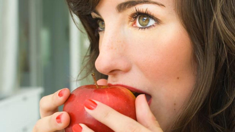 eating-an-apple-also-has-an-itchy-mouth-you-may-have-this-strange-syndrome