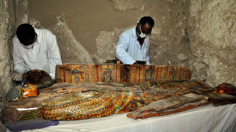 Picture 1 of Egypt discovered an ancient tomb more than 3,500 years containing many antiques