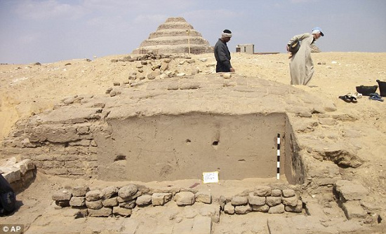 Picture 1 of Egypt discovered ancient tombs from the time of Pharaoh Ramses II