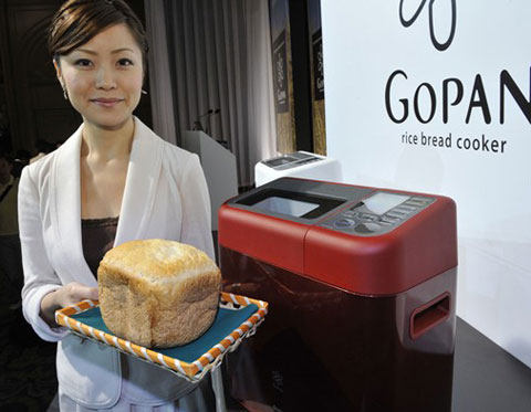 Picture 1 of Electric rice cooker cooks bread