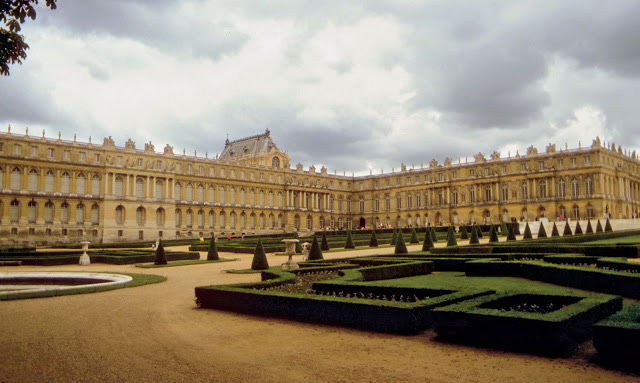 Picture 4 of Electricity Versailles - France