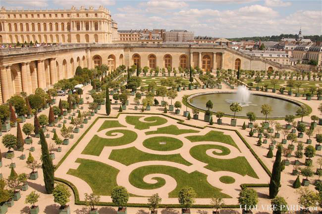 Picture 9 of Electricity Versailles - France