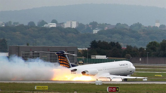 Picture 4 of Emergency landing scenarios when the plane crashed