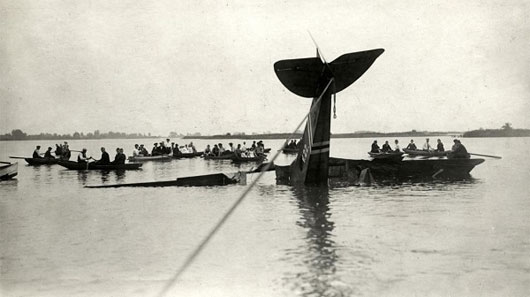 Picture 9 of Emergency landing scenarios when the plane crashed