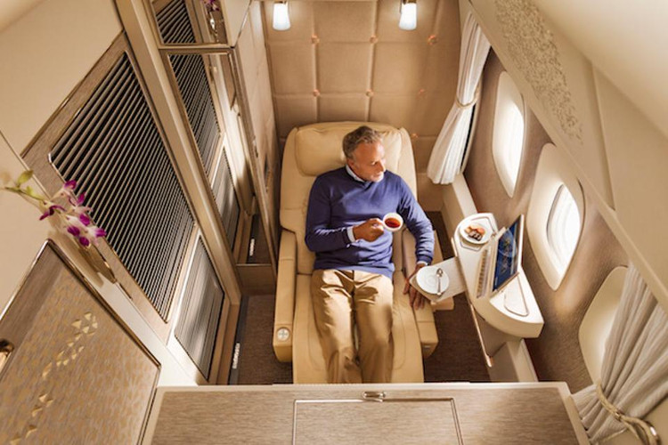 Picture 3 of Emirates launches the new super-luxury first-class cabin Boeing 777-300ER