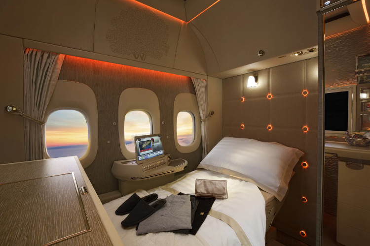 Picture 4 of Emirates launches the new super-luxury first-class cabin Boeing 777-300ER