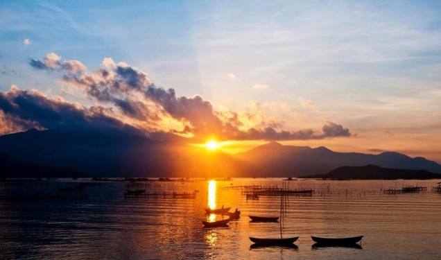 Picture 1 of Enchanting beauty of Vietnam lagoon water
