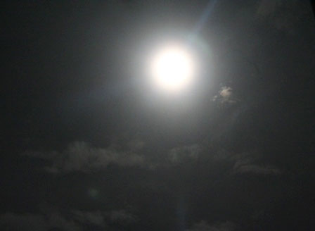Picture 5 of Enjoy the beautiful fantasy 'blue moon' on the night of the Full Moon in July