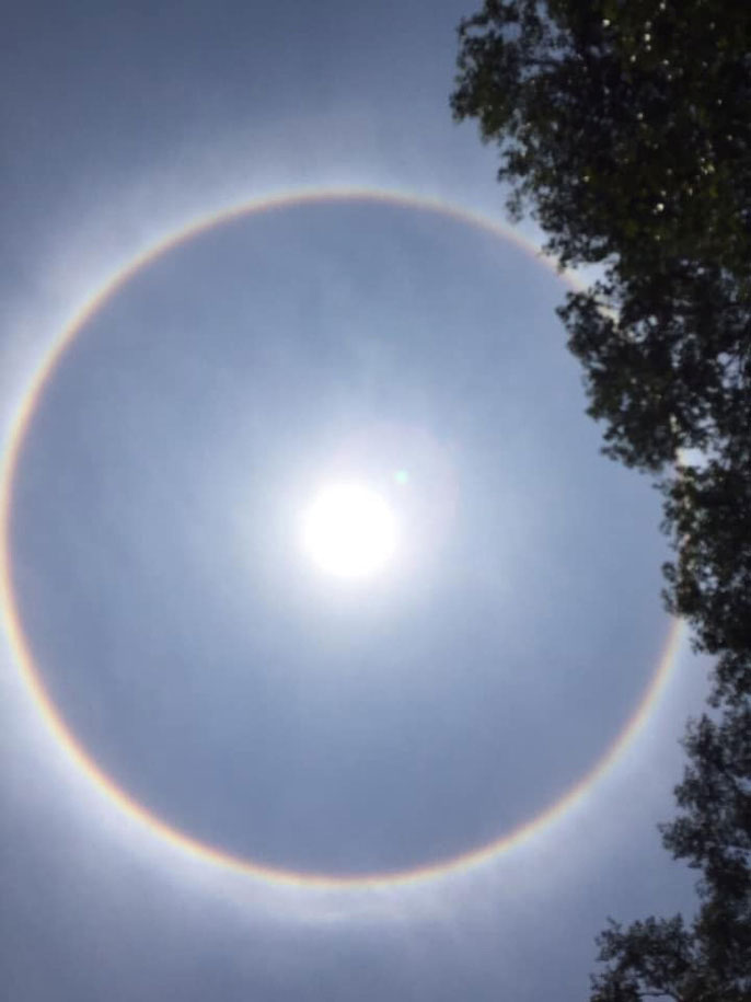 Picture 5 of Enjoy the halo phenomenon that surrounds the sun in Quang Nam
