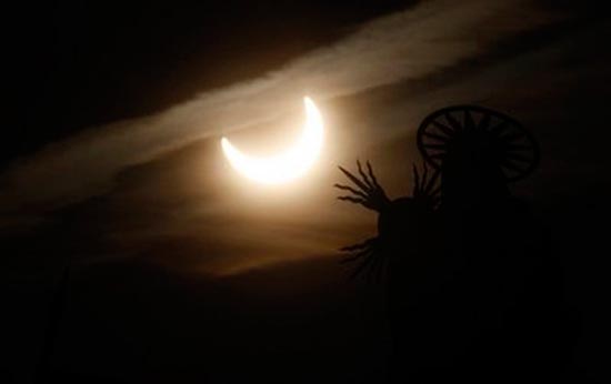 Picture 10 of Enjoy the partial eclipse of the planet