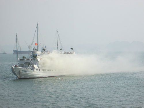 Picture 1 of Escape skills when yachts meet fire