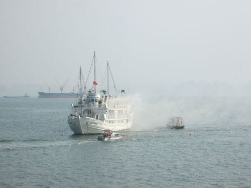 Picture 2 of Escape skills when yachts meet fire