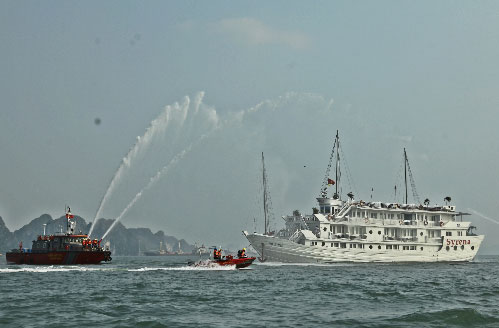Picture 3 of Escape skills when yachts meet fire