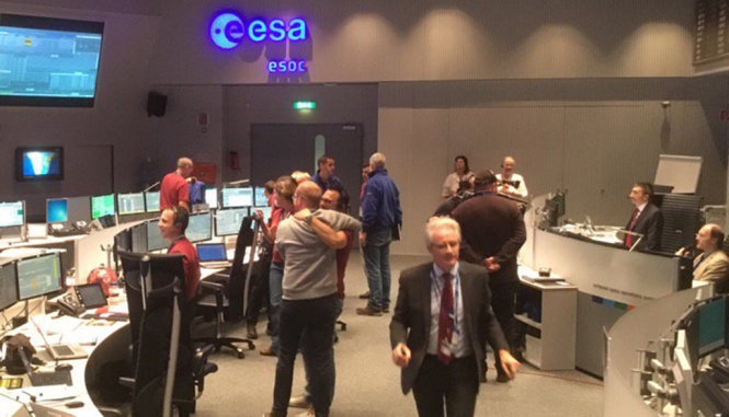 Picture 1 of Europe's Schiaparelli robot responds successfully to Mars