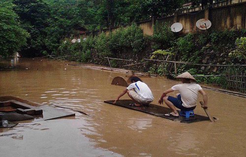 Picture 2 of Evacuate urgently hundreds of households avoiding floods in Thanh Hoa