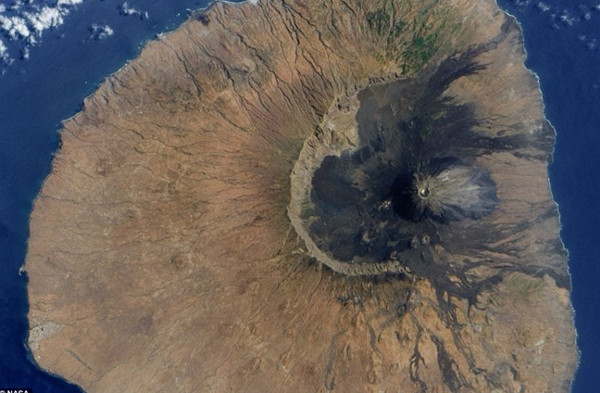 Picture 1 of Evidence of collapsing volcanoes that cause the greatest tsunami in history