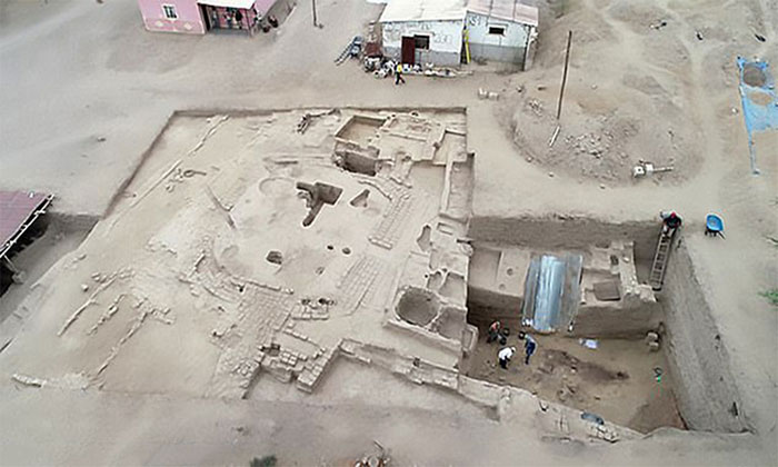 Picture 1 of Excavating 1,000-year-old tomb of Moche civilization