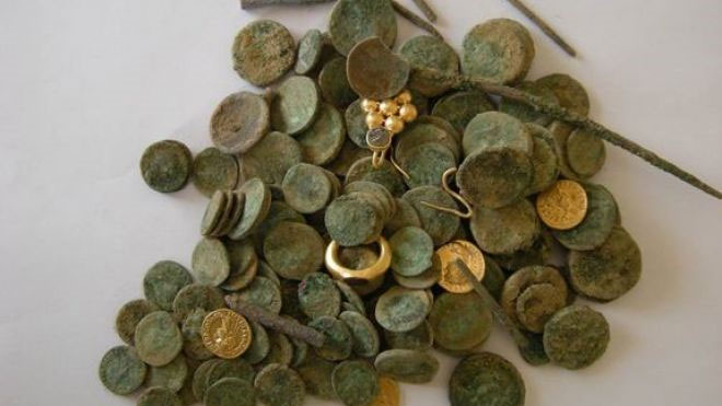 Picture 1 of Excavation of 2000-year-old gold warehouse