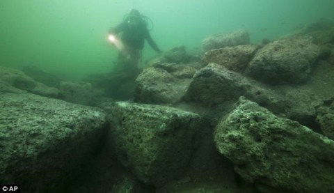 Picture 5 of Excavation of Cleopatra's property under the ocean