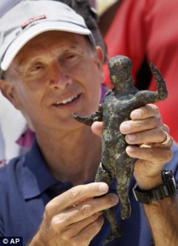 Picture 6 of Excavation of Cleopatra's property under the ocean